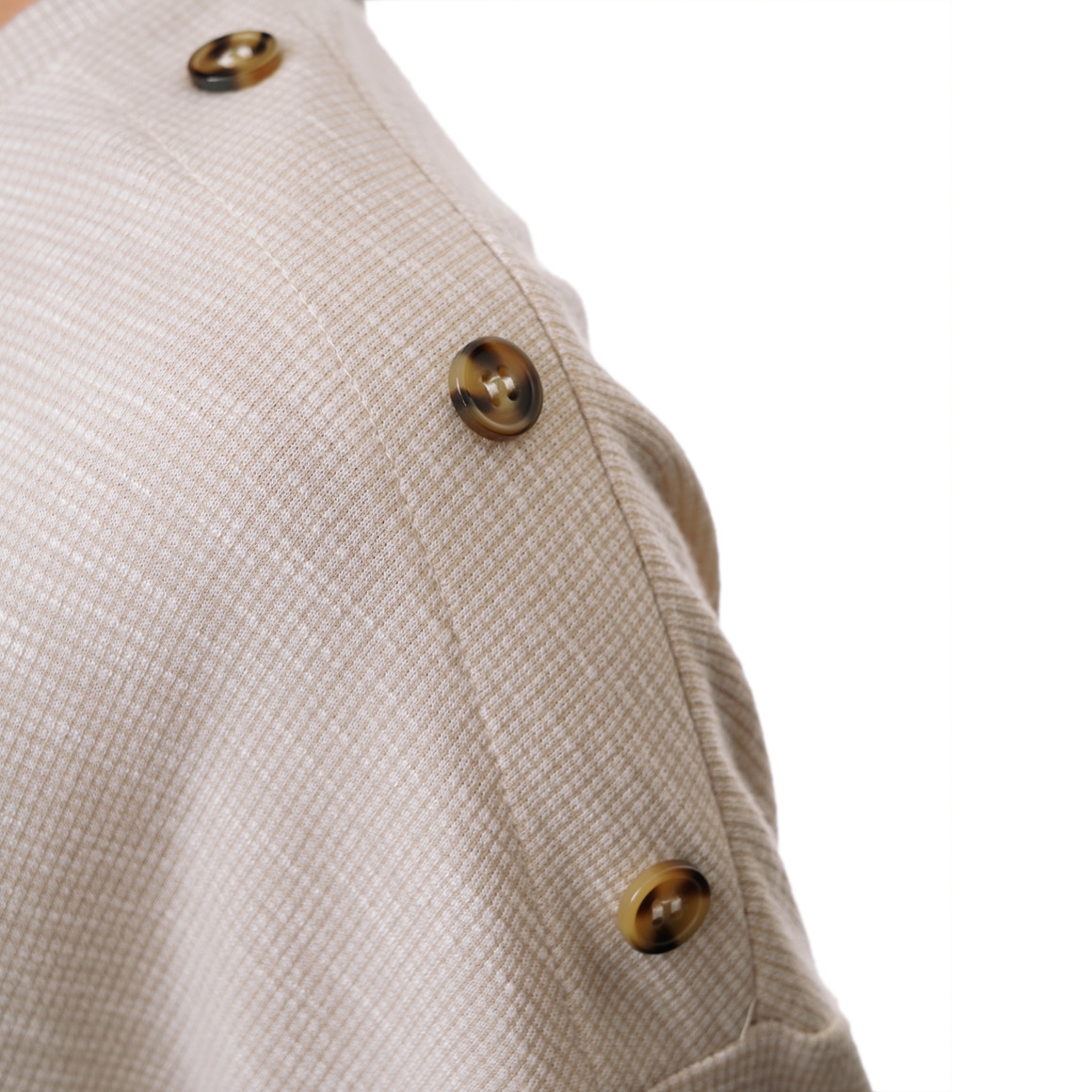 Damesshirt met sierknopen