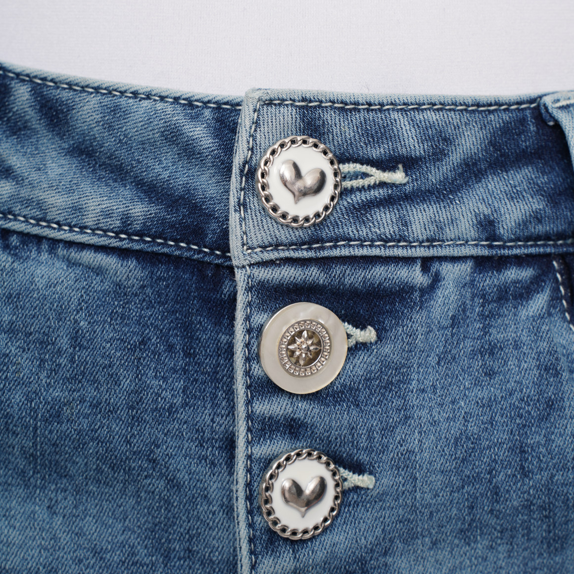 Damen Slim-Jeans mit offener Knopfleiste