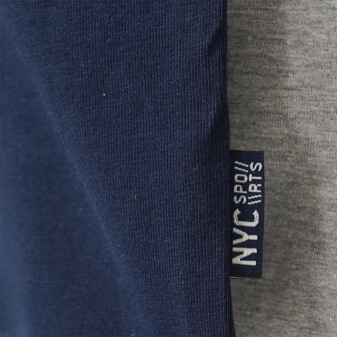2 Jungen Unterhemden im Basic-Look