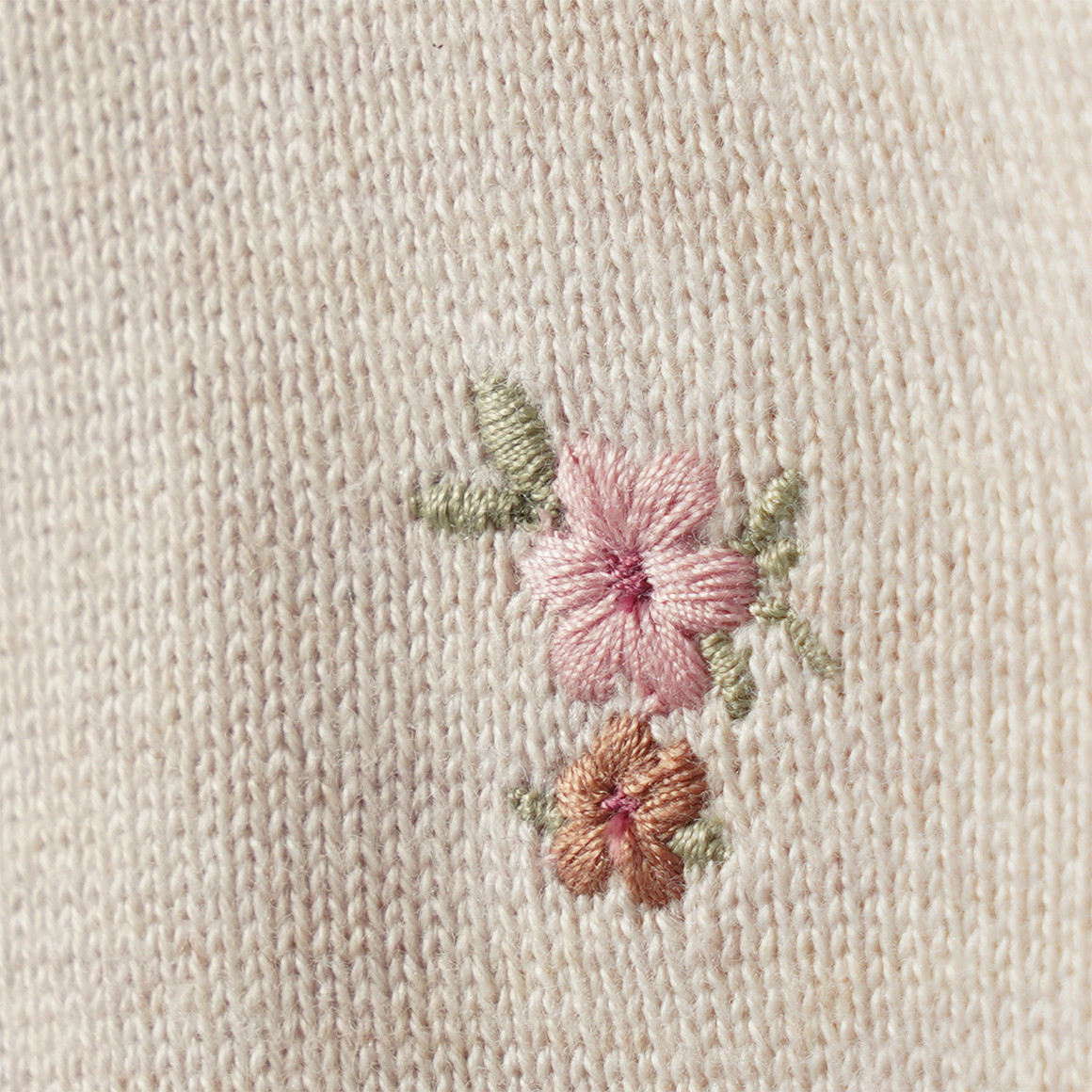 Baby Strickjacke mit Stickerei