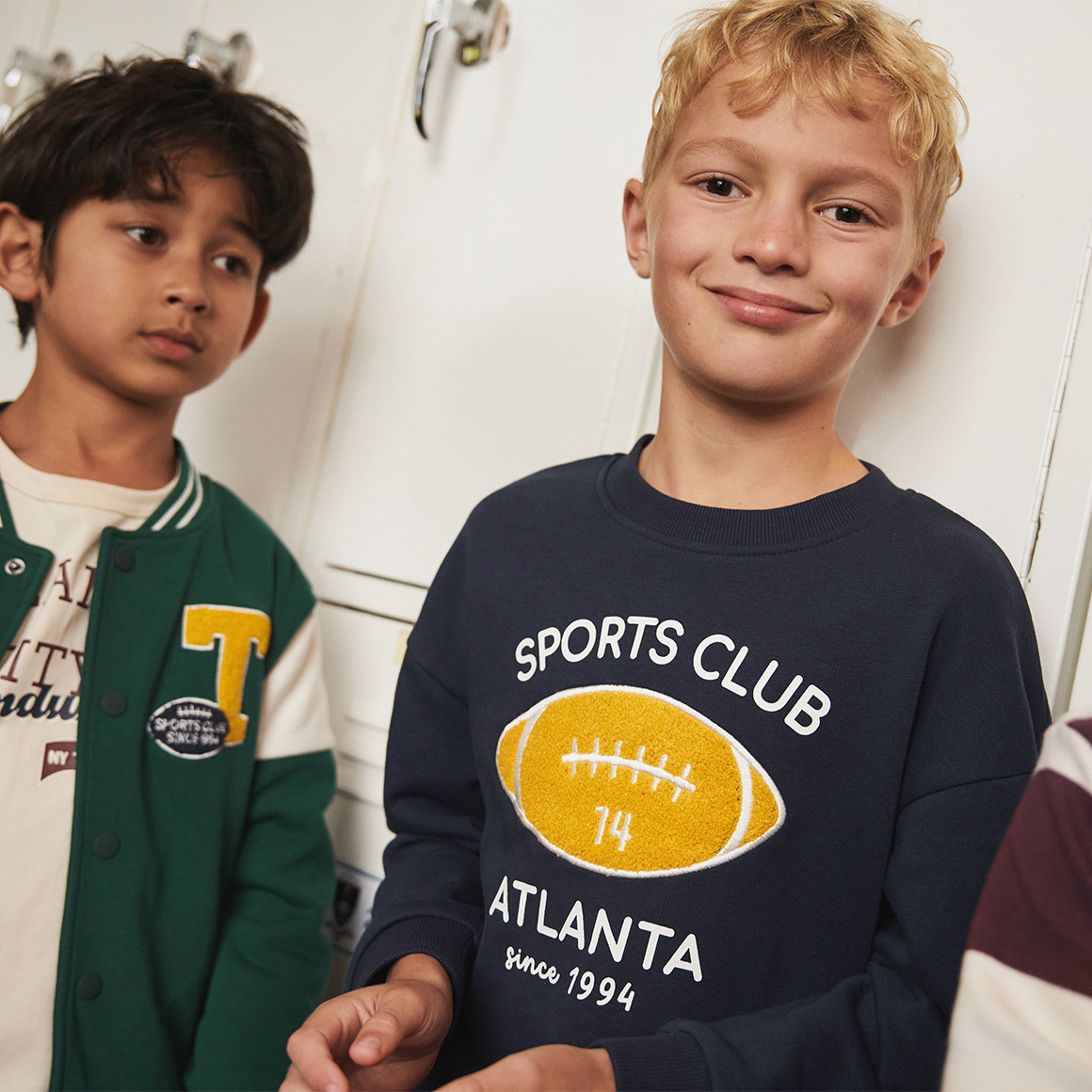 Jungen Sweatshirt im College-Style