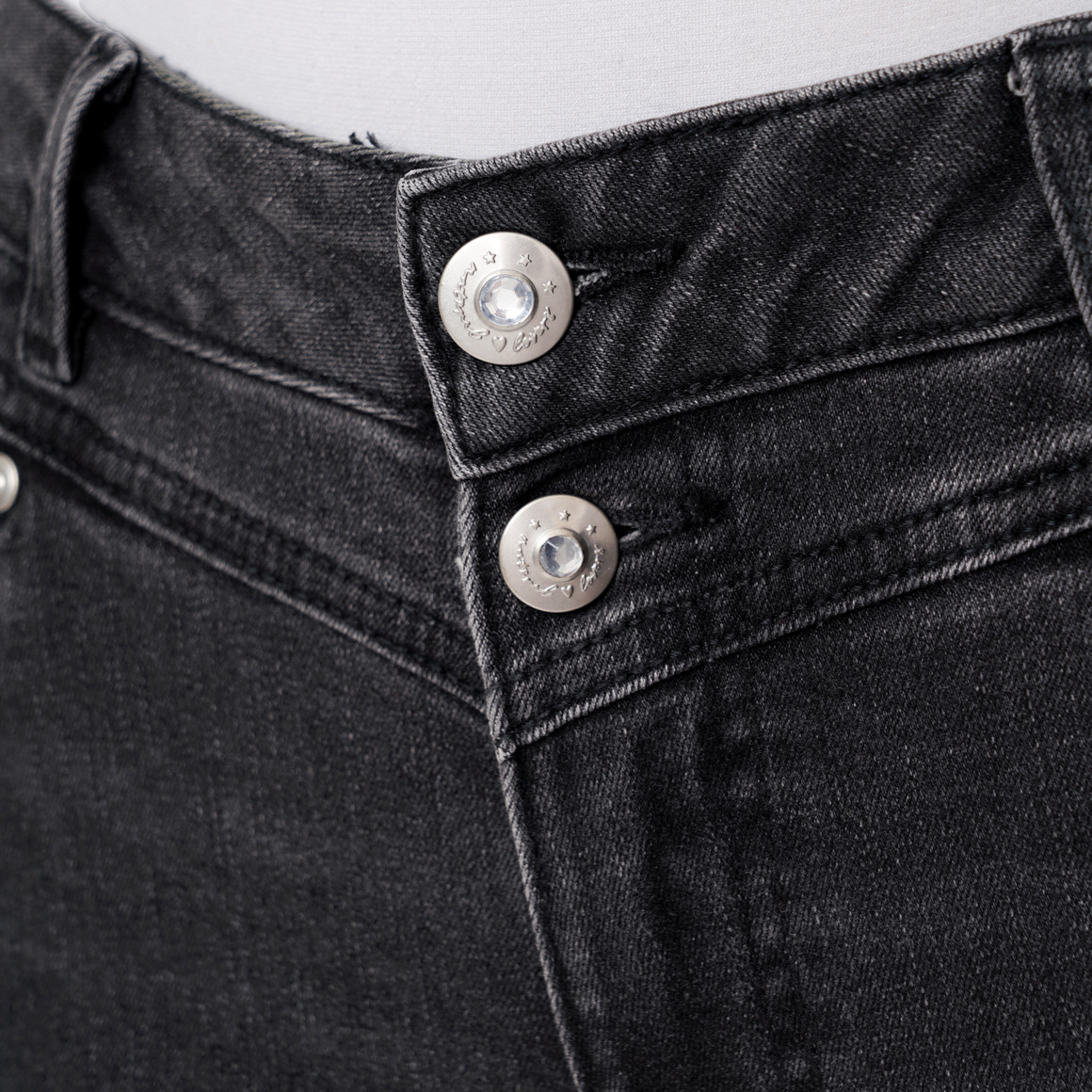 Damen Slim-Jeans mit zwei Knöpfen