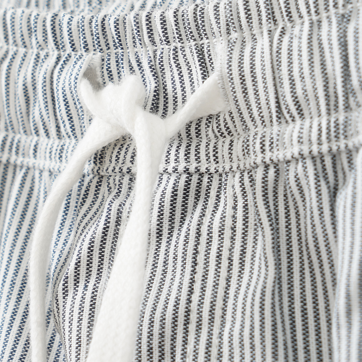 Jungen Shorts im Streifen-Look
