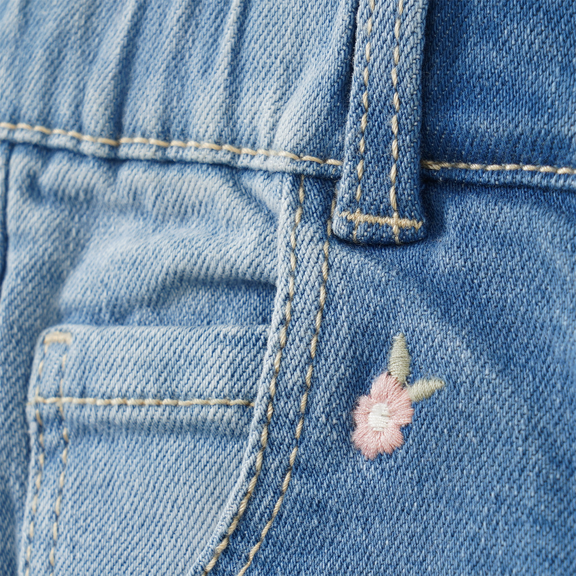 Mädchen Straight-Jeans mit Stickerei
