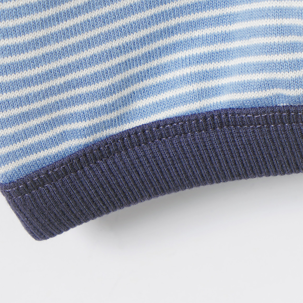 Jungen Sweatshirt mit Streifen