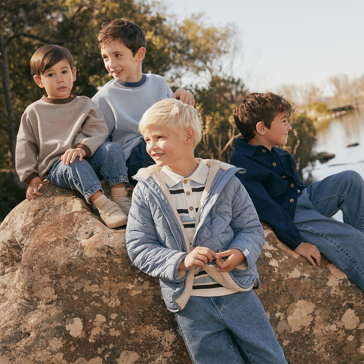 Jungen Sweatshirt mit Streifen