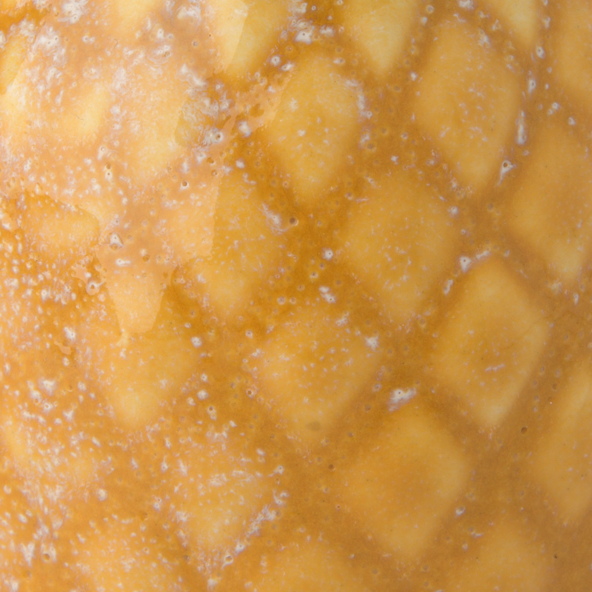 Deko Ananas in glänzender Optik