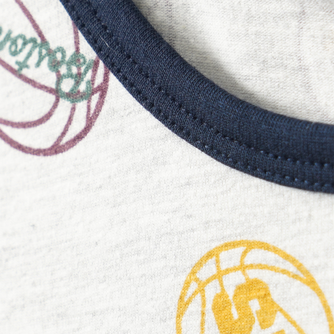 3 Jungen Unterhemden mit Sport-Motiven