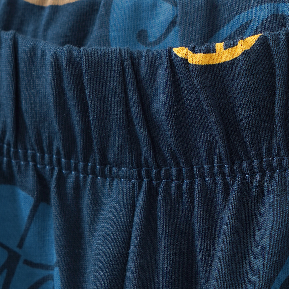 Pyjama voor jongens met balmotieven