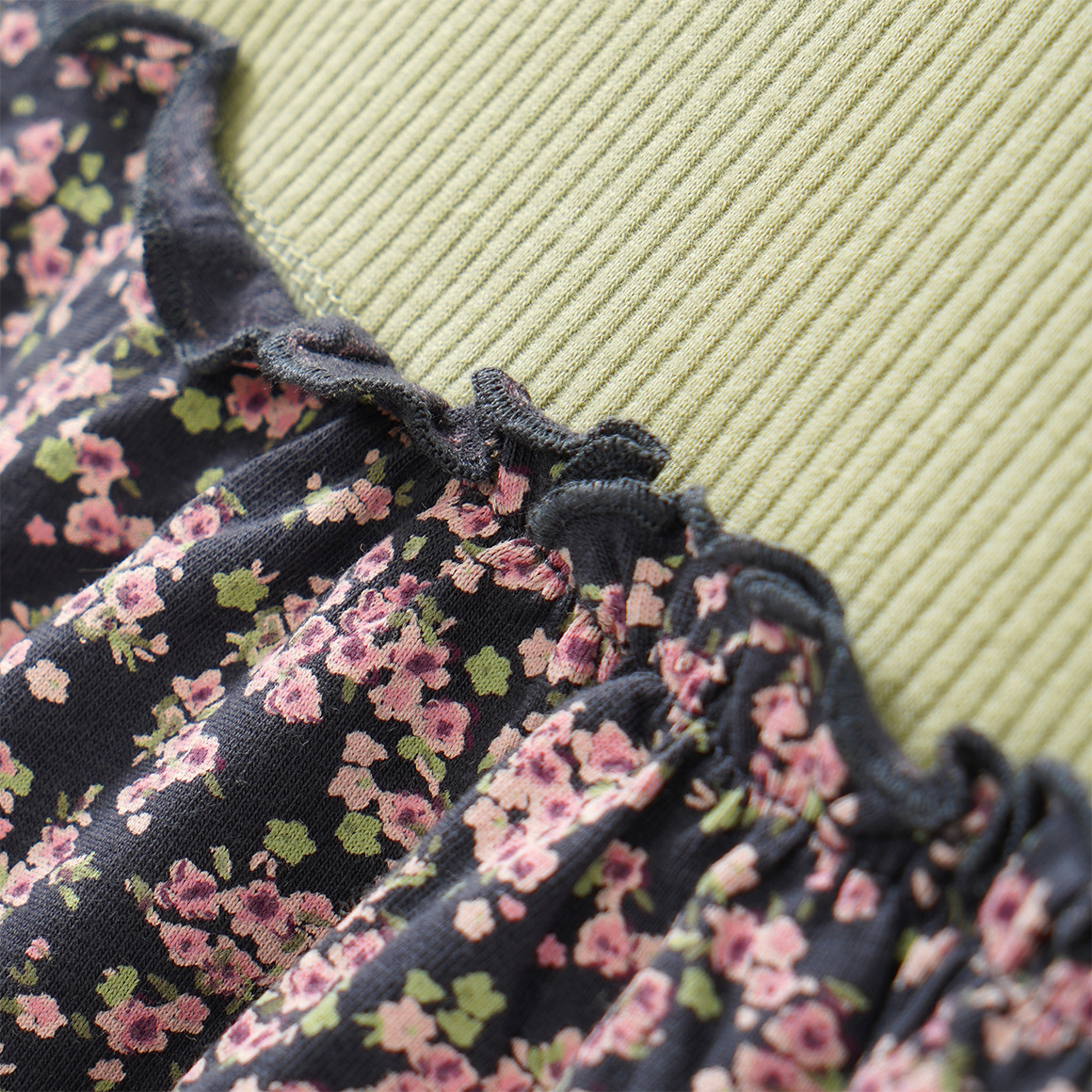 Mädchen Kleid mit Blumen-Motiv
