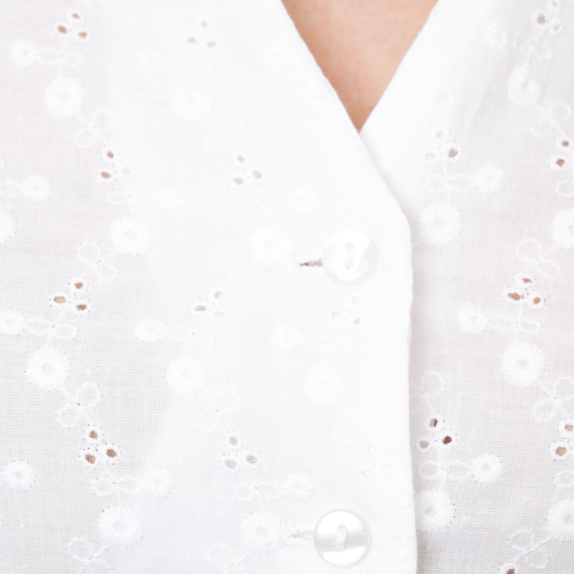 Damen Dirndl-Bluse mit Lochstickerei