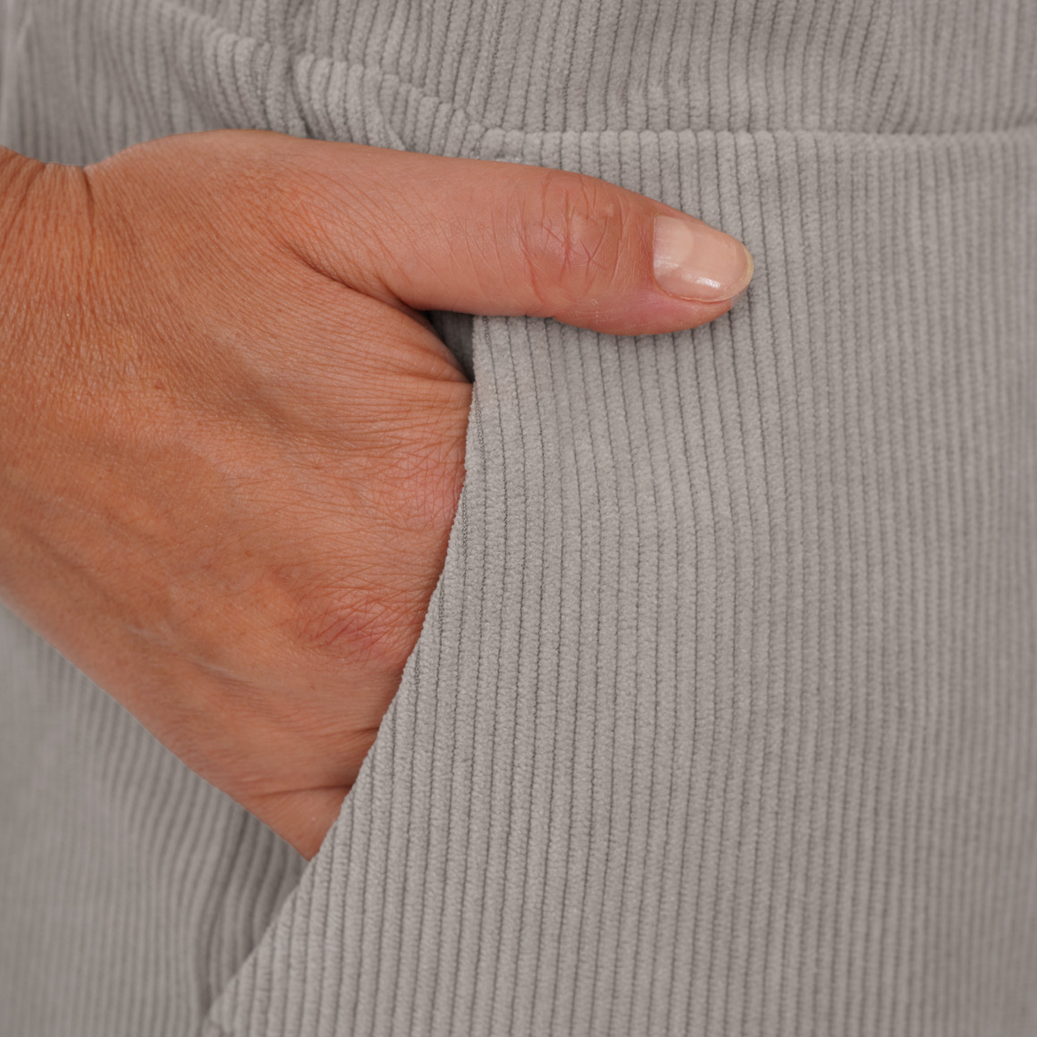 Damen Cordhose mit weitem Bein