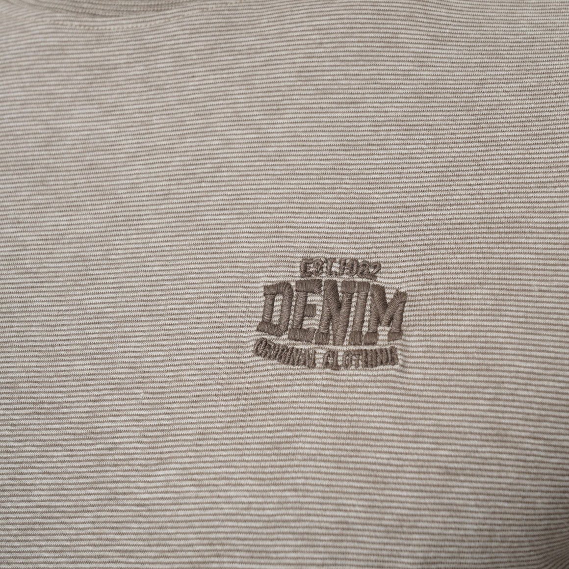 Herren T-Shirt mit Stickerei