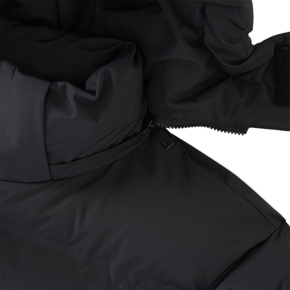 Jungen Winterjacke mit abnehmbarer Kapuze