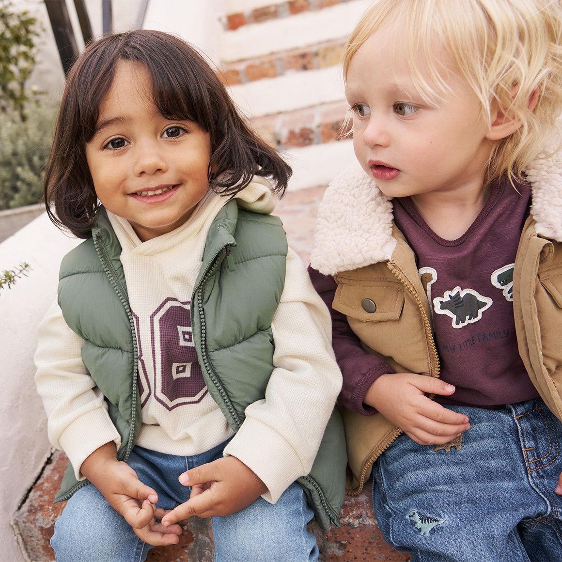 Baby Sweatshirt mit Dino-Applikation