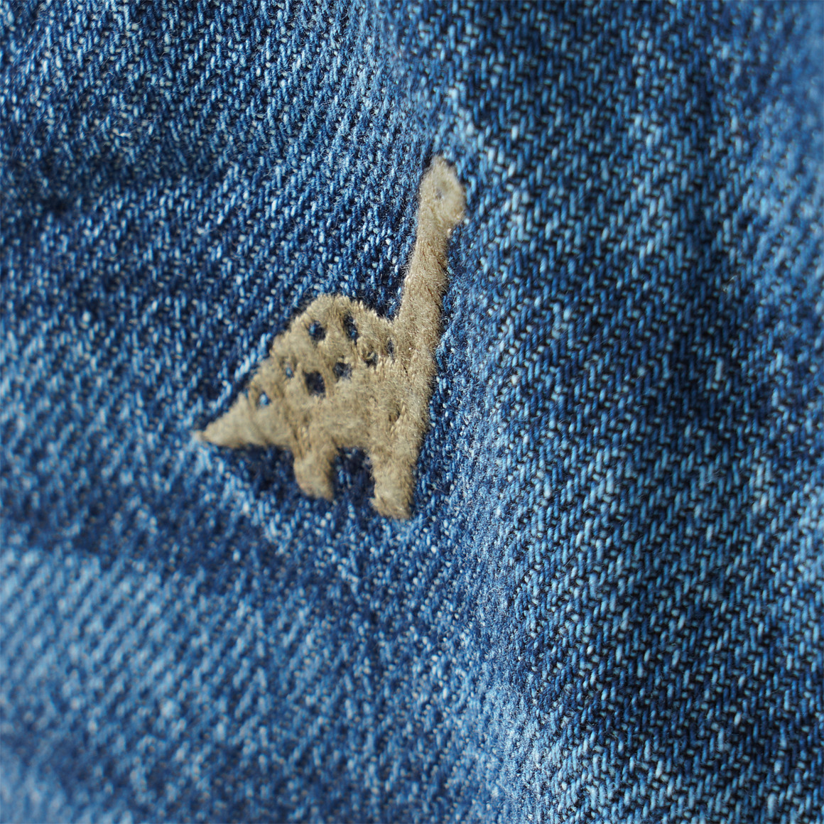 Baby Jeans mit Allover-Stickerei
