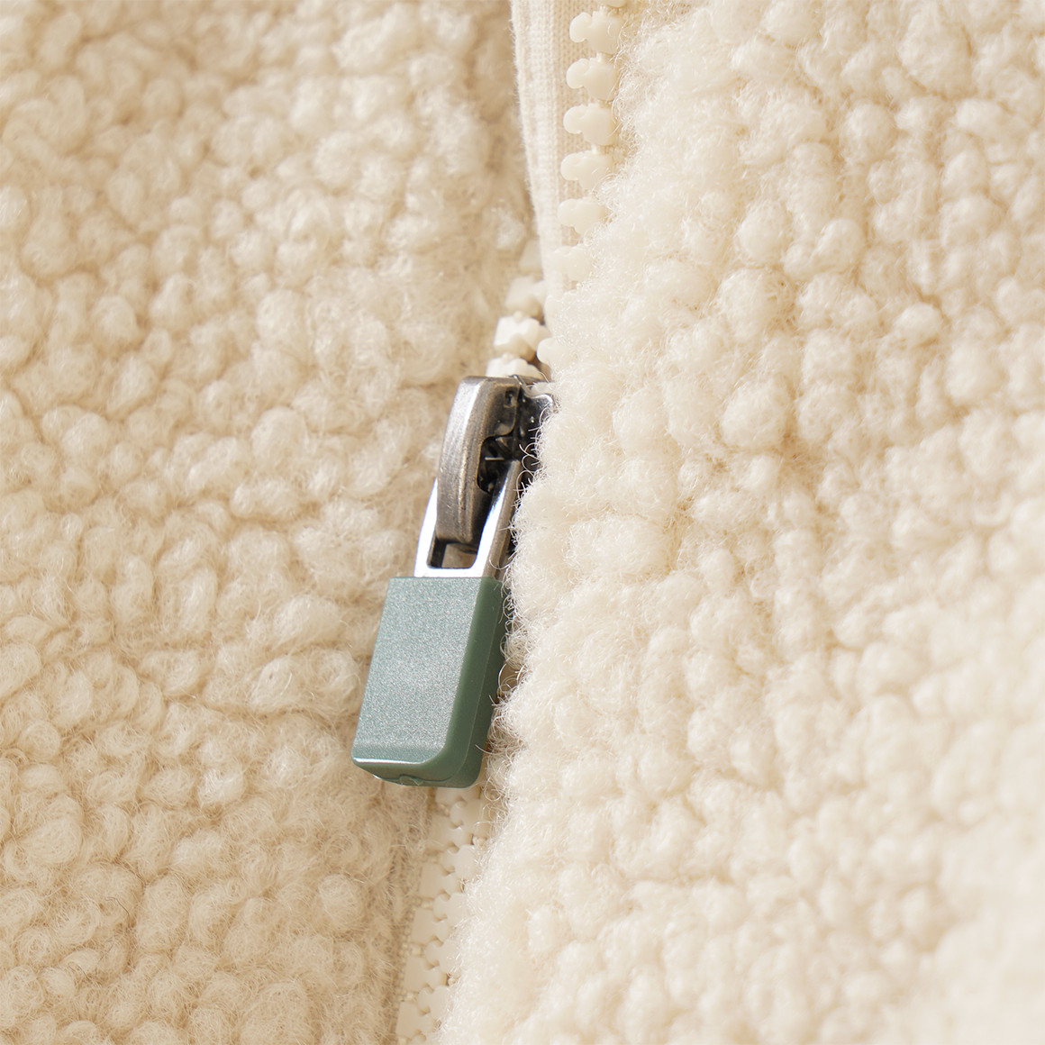 Newborn Teddyoverall mit Cord-Details