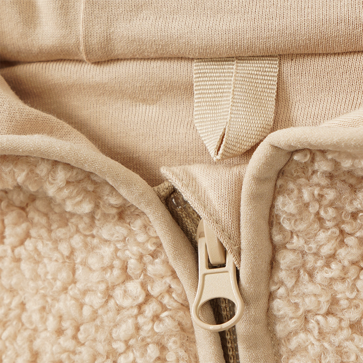 Newborn Teddy-Overall mit Kapuze
