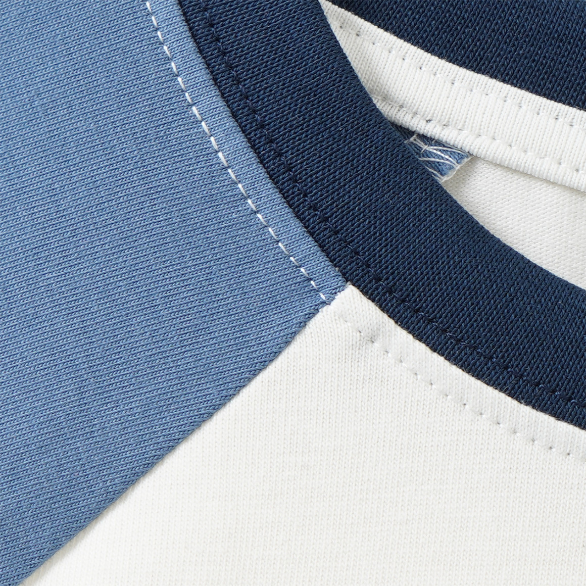 2 Jungen Langarmshirts mit Raglanärmeln