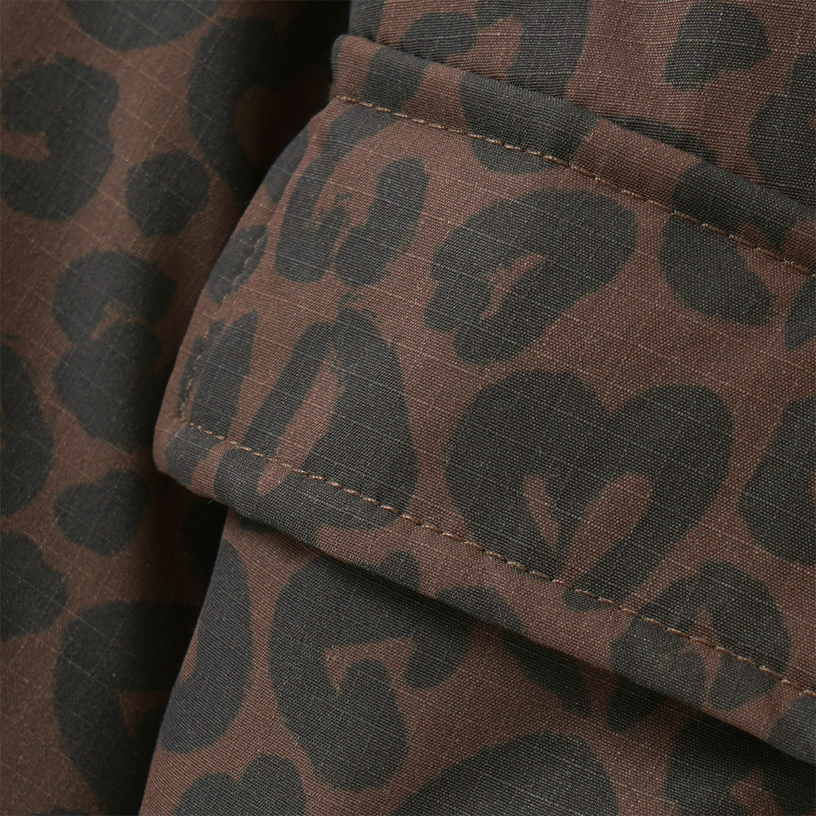 Meisjesjas met luipaardprint