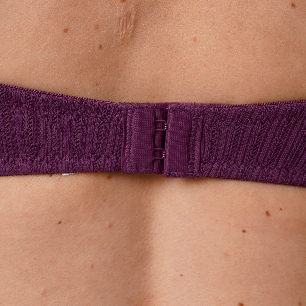 2 Damen Soft-BHs mit feiner Struktur