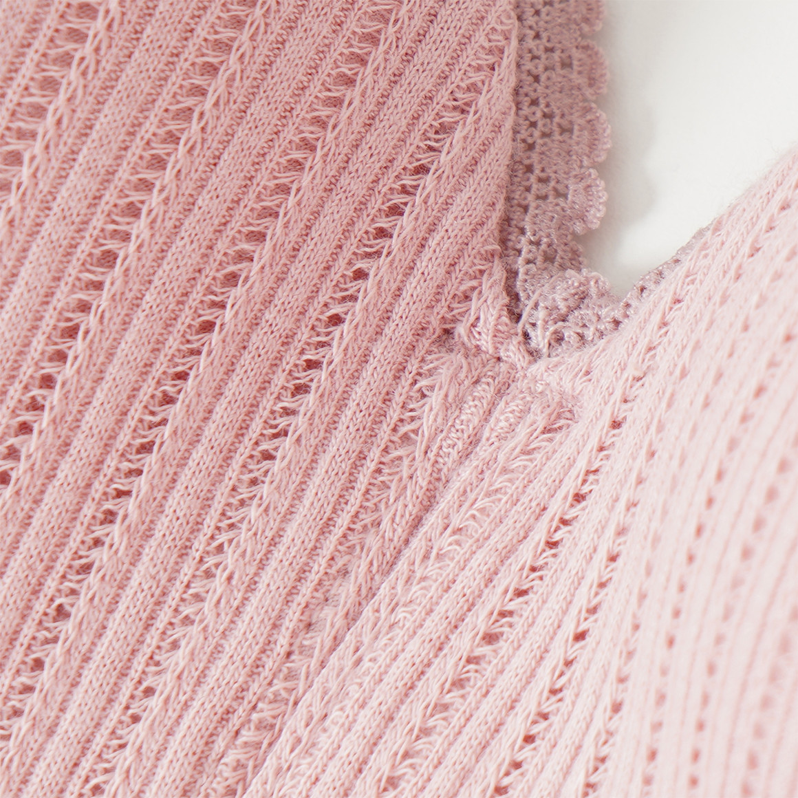 2 Damen Soft-BHs mit feiner Struktur