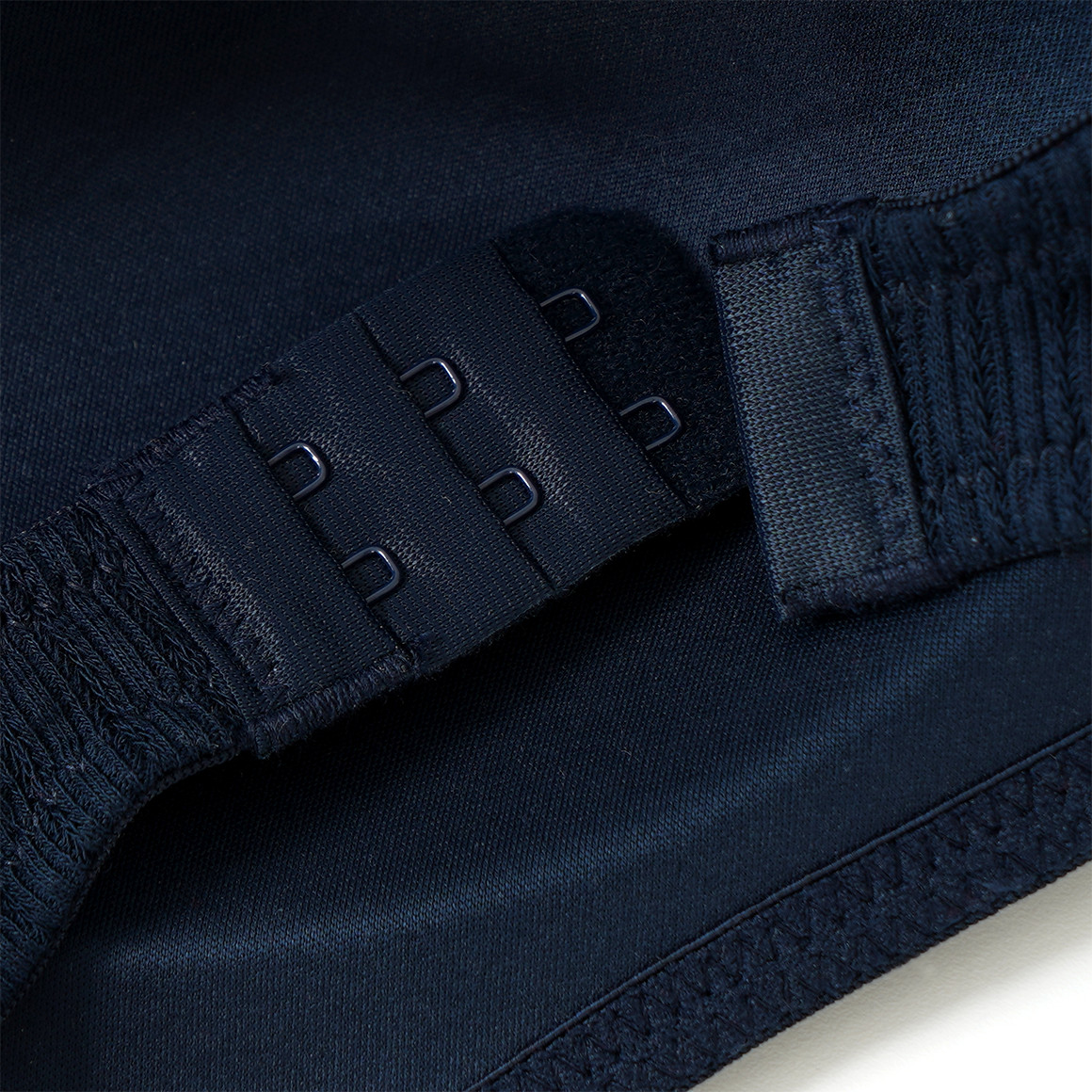 2 Damen Soft-BHs mit feiner Struktur