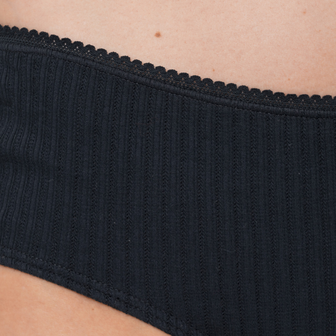 2 Damen Pantys mit feiner Struktur