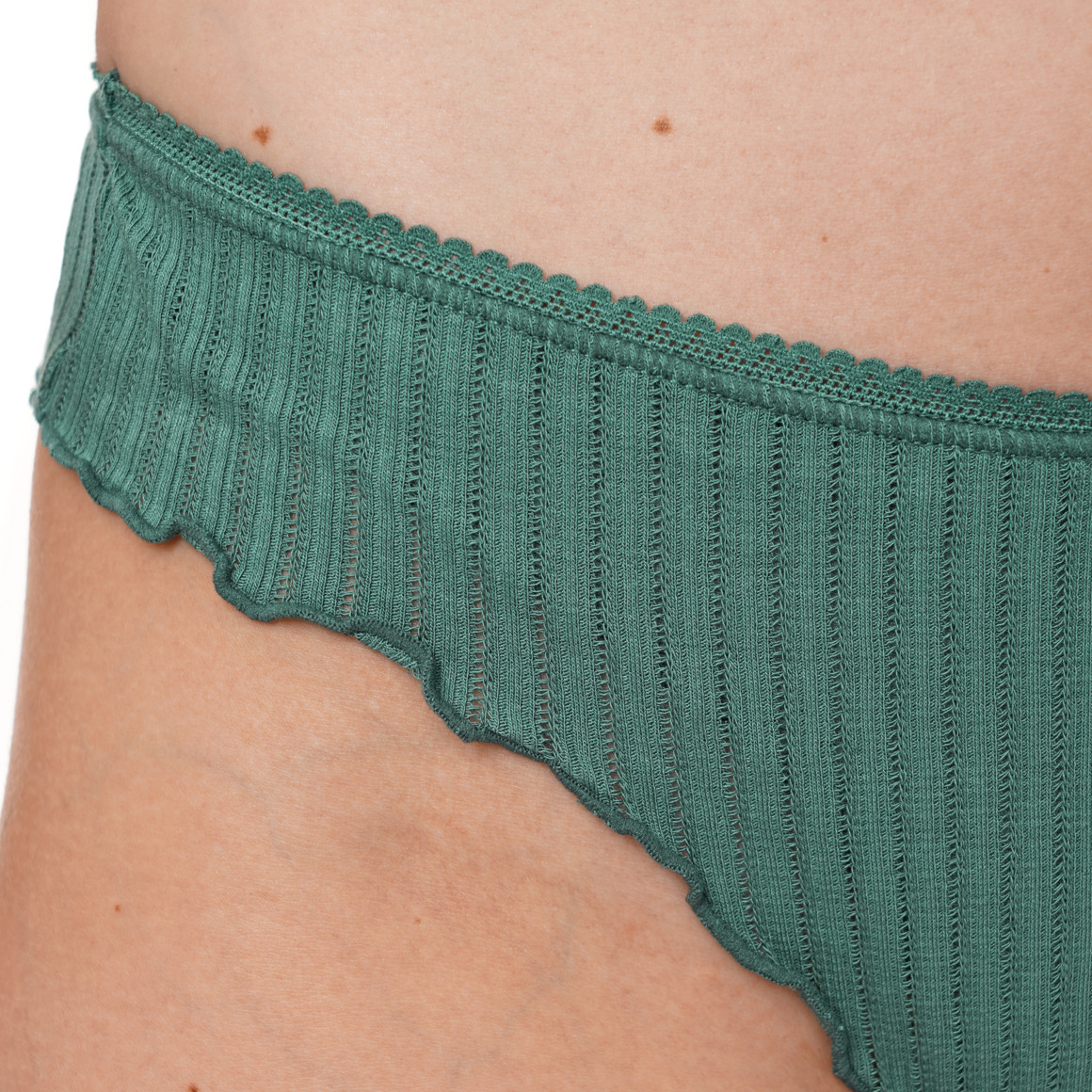 2 Damen Strings mit feiner Struktur