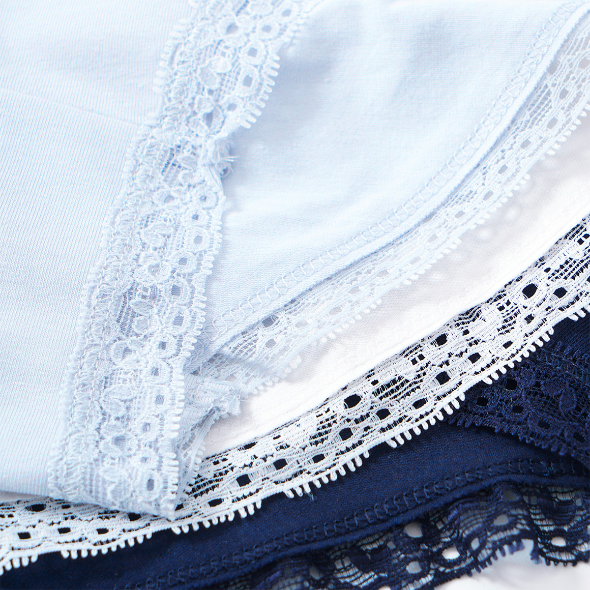 3 Damen Slips mit Spitze
