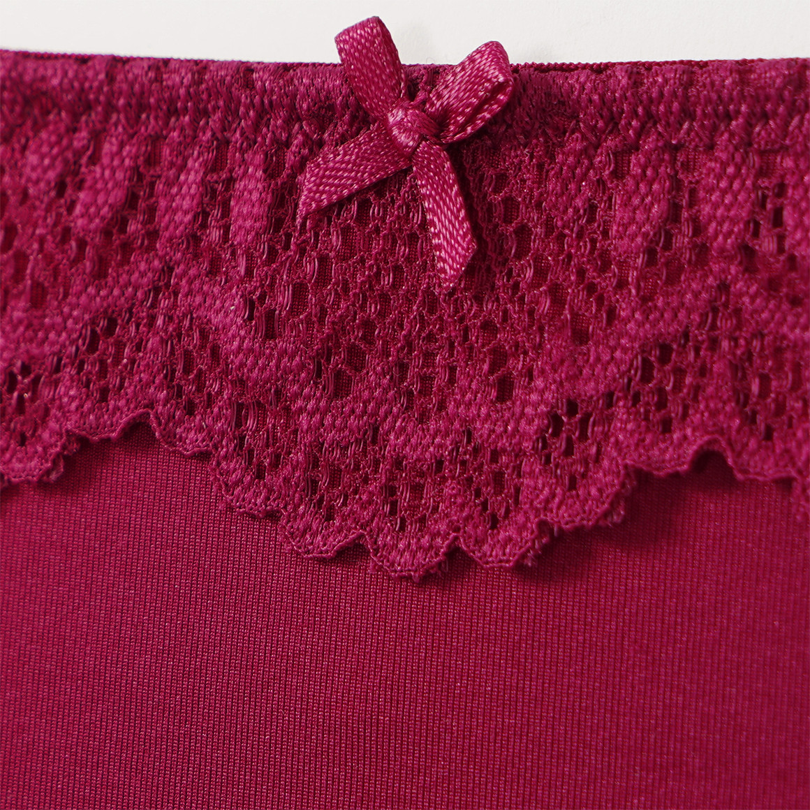 2 Damen Slips mit Spitze