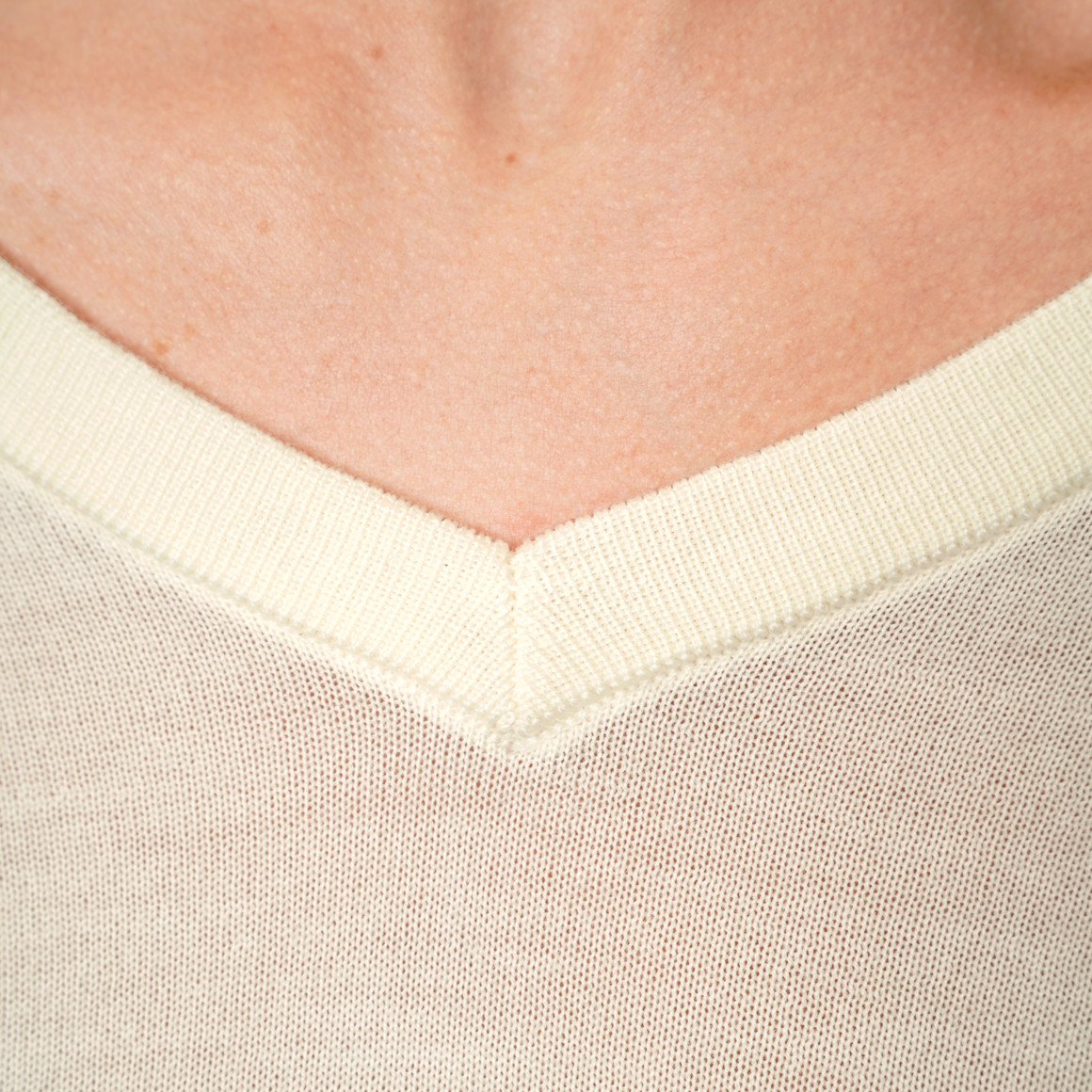 Damen Merino-Langarmshirt mit V-Ausschnitt