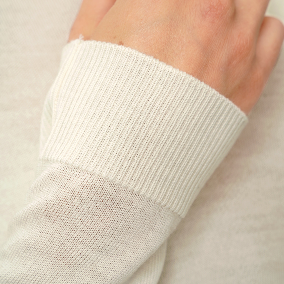 Damen Merino-Langarmshirt mit V-Ausschnitt
