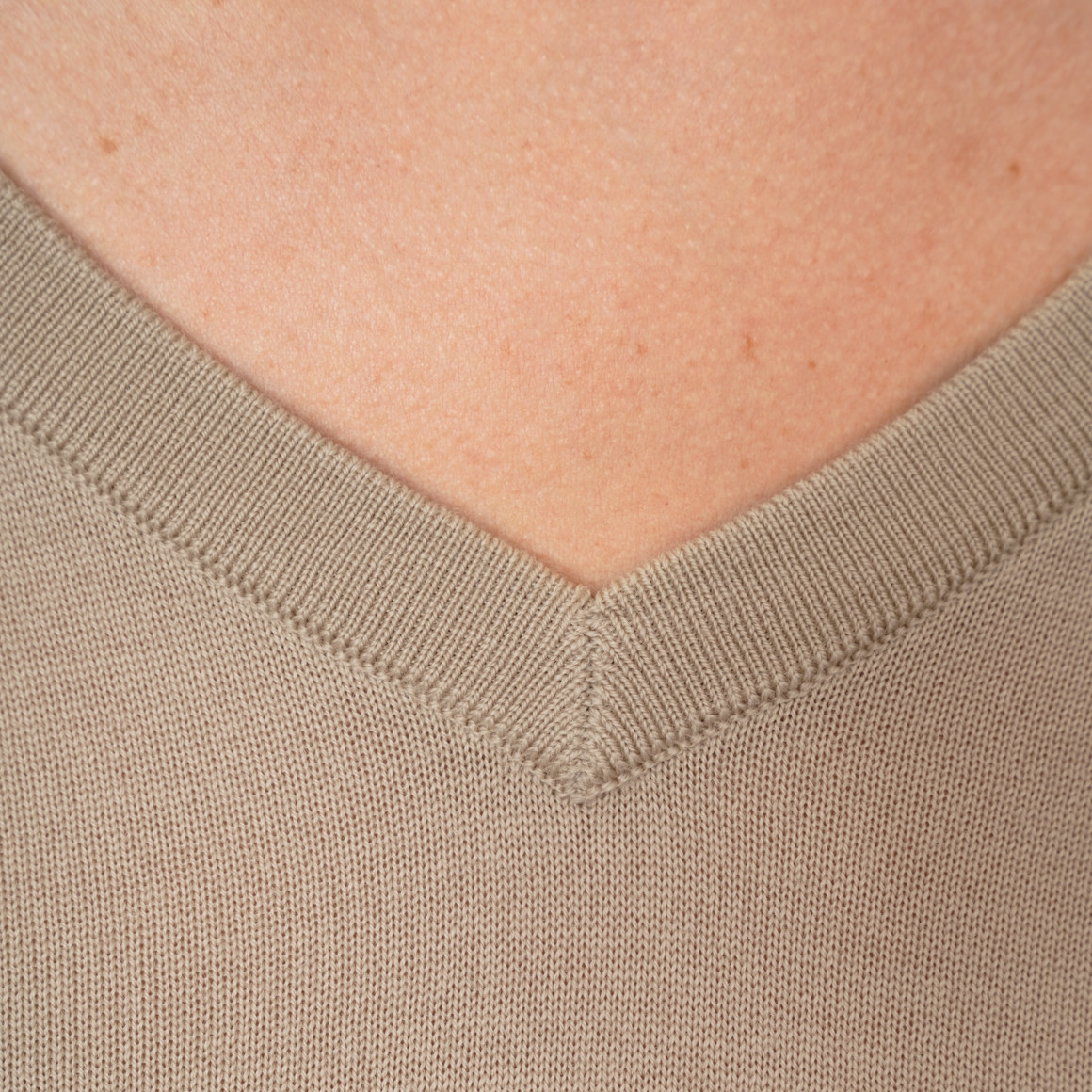 Damen Merino-Langarmshirt mit V-Ausschnitt