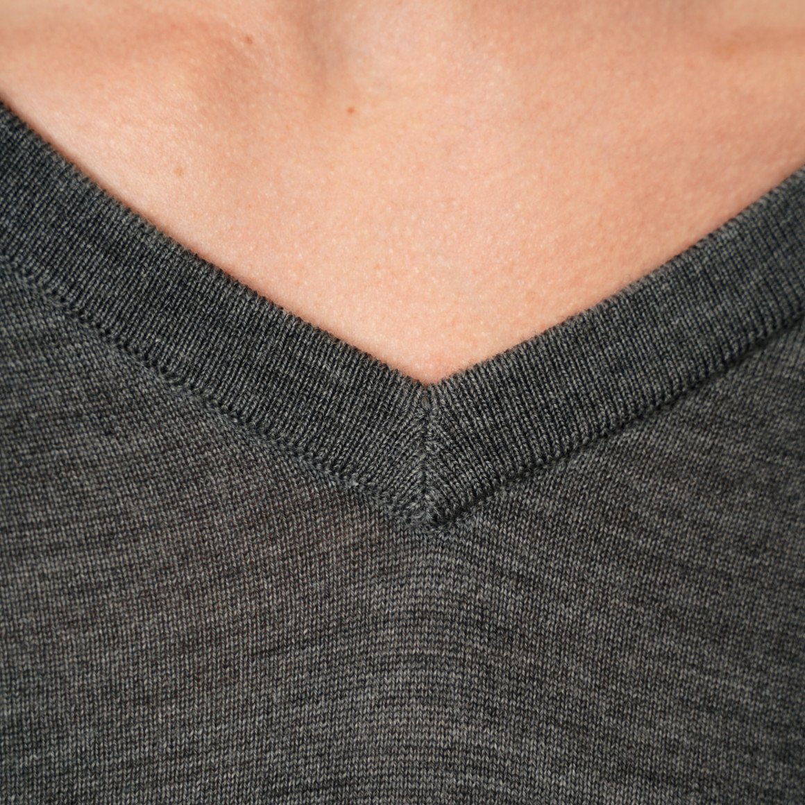 Damen Merino-Langarmshirt mit V-Ausschnitt
