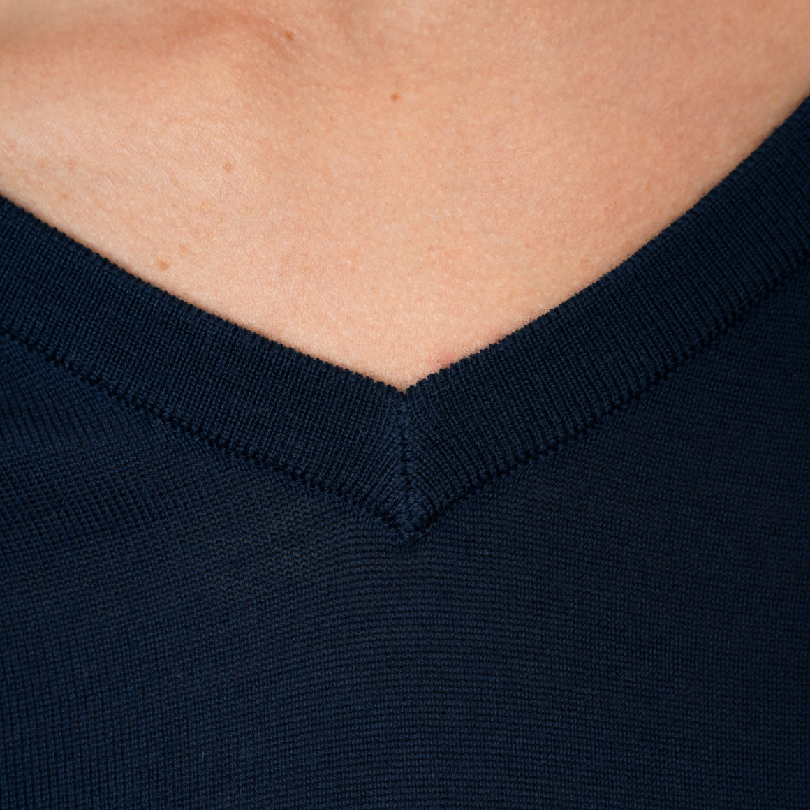 Damen Merino-Langarmshirt mit V-Ausschnitt