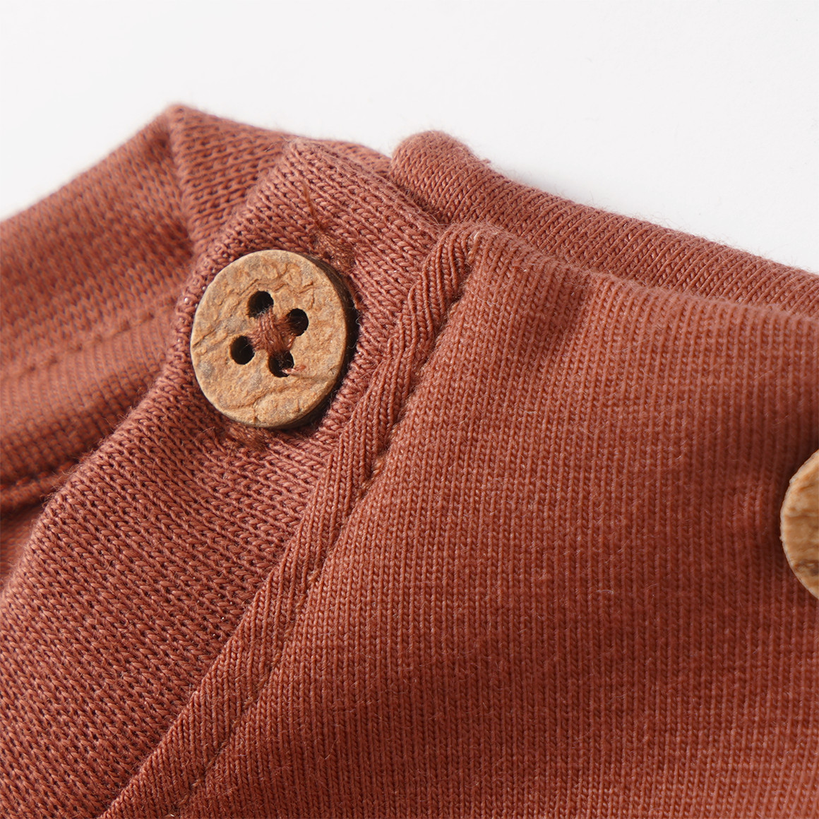 2 Baby Langarmshirts mit Brusttasche
