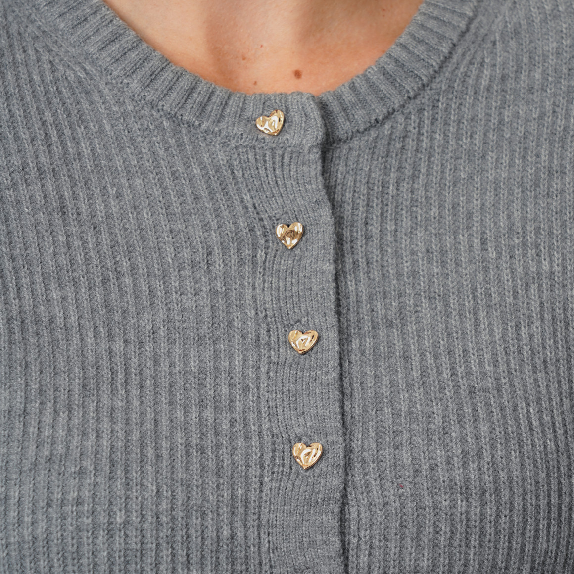Damen Strickjacke mit Herzknöpfen