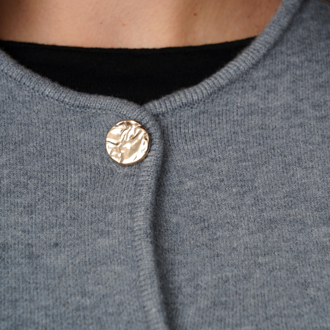 Damen Strickweste mit goldenen Knöpfen