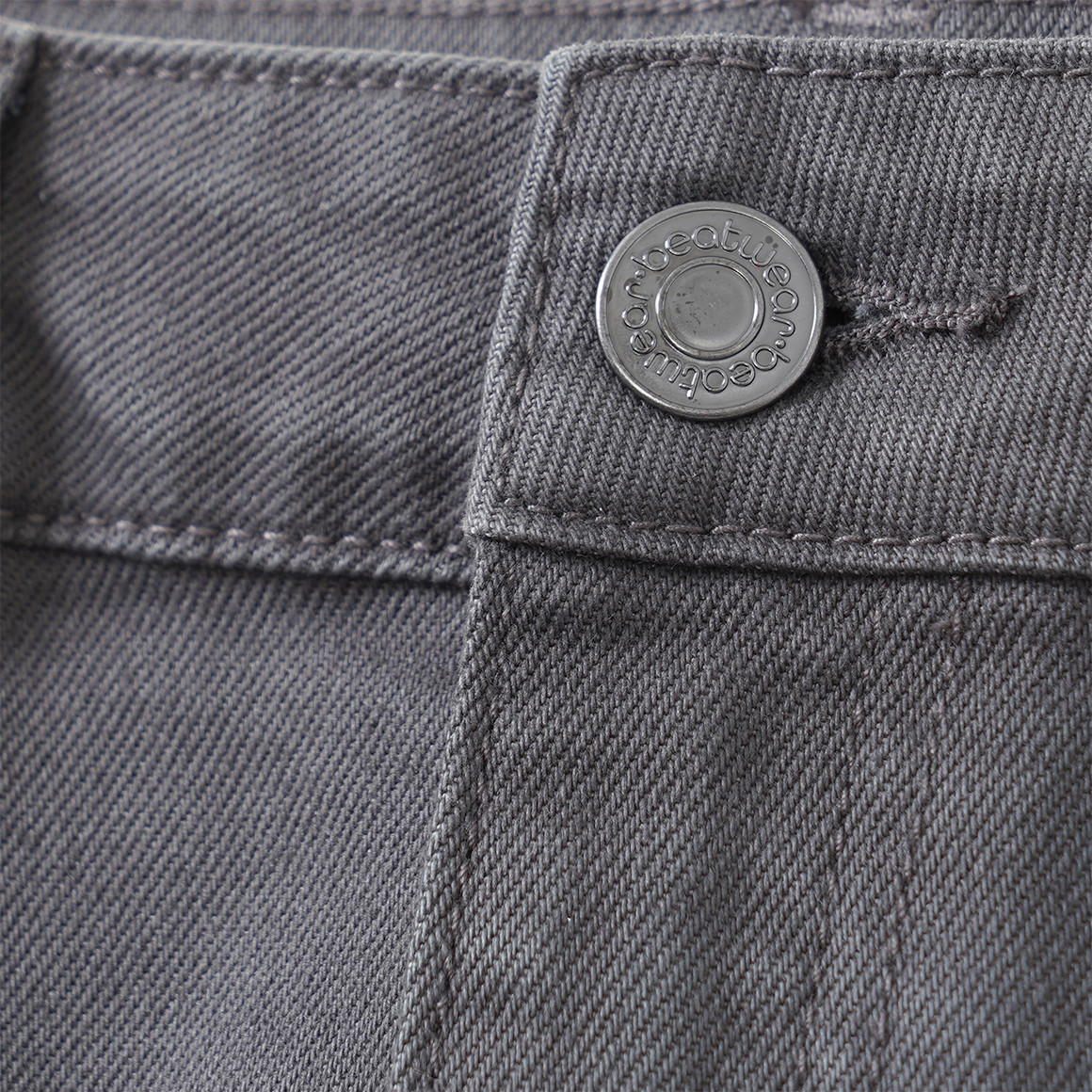Jungen Straight-Jeans mit Stickerei