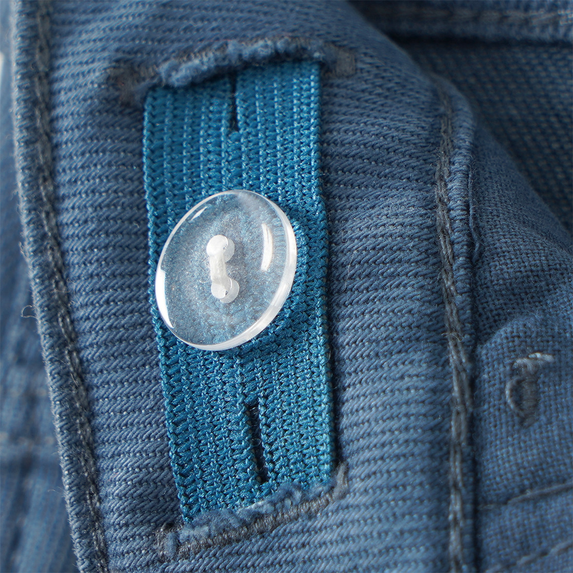 Jungen Straight-Jeans mit Stickerei