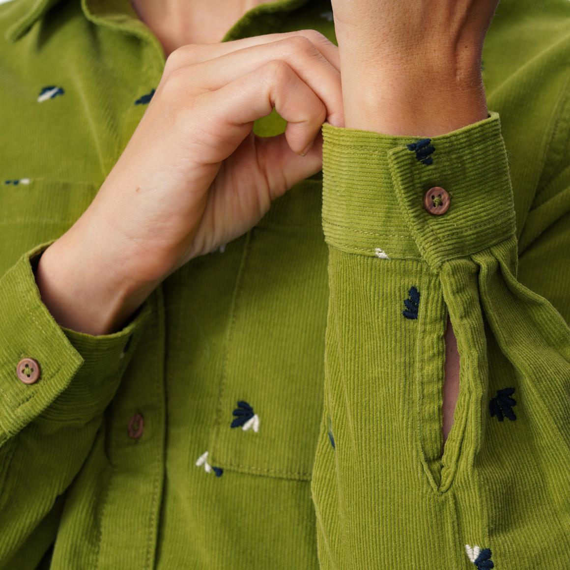 Damen Cordbluse mit floraler Stickerei