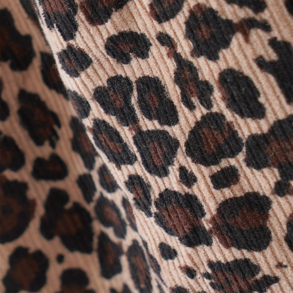 Meisjesbroek van corduroy met luipaardprint