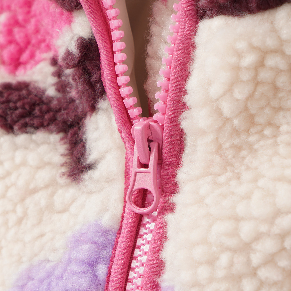 Baby Teddyjacke mit Blumen-Motiven
