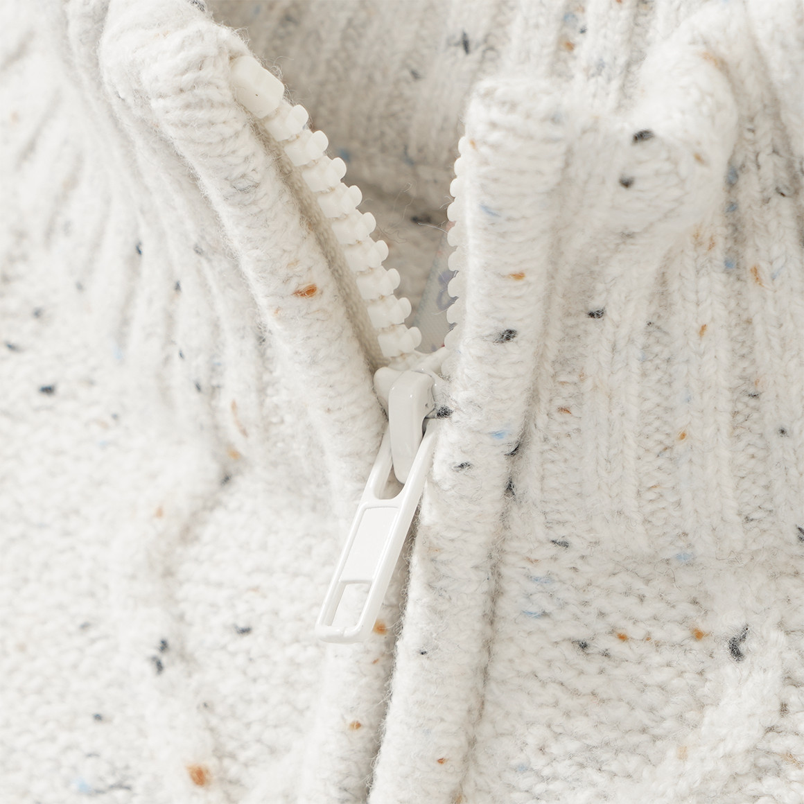 Jungen Strickpullover mit Stehkragen