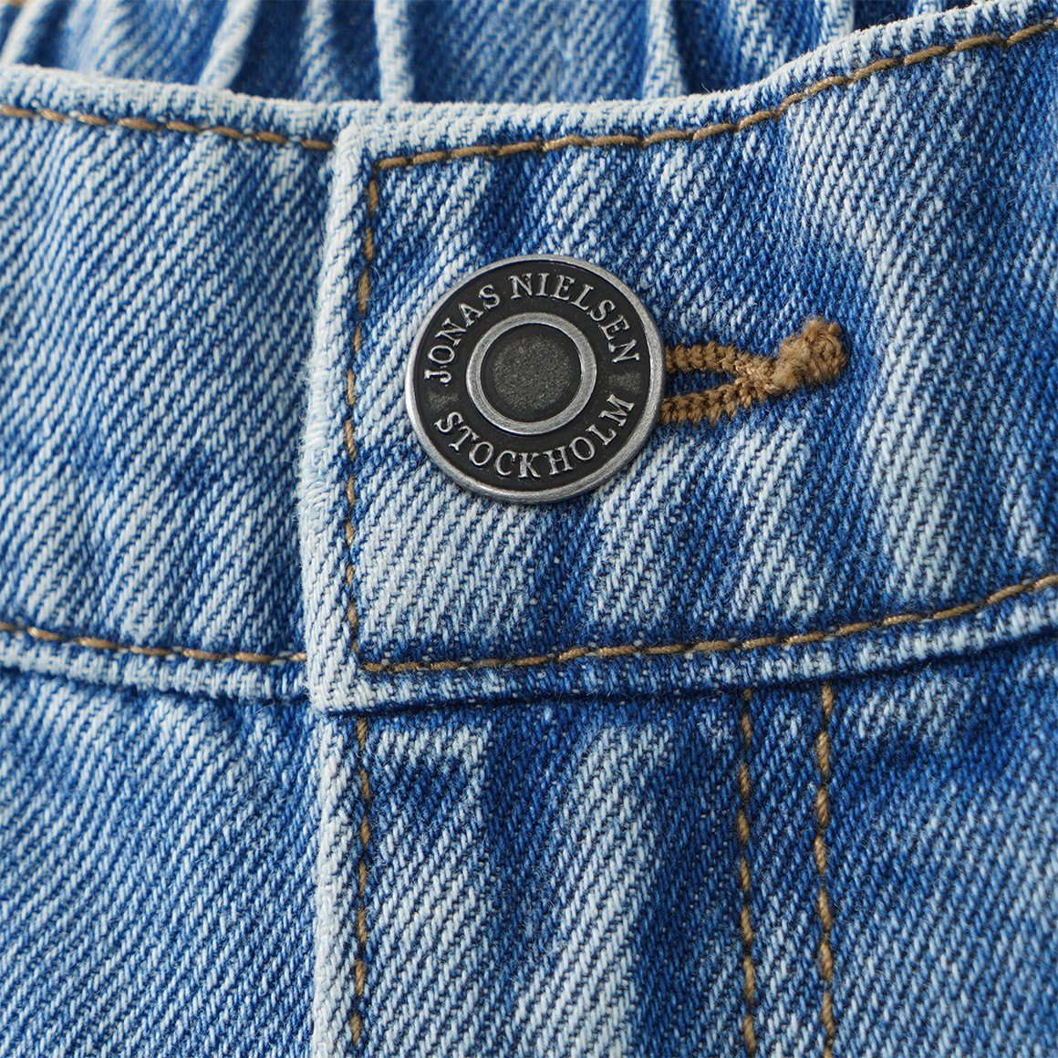 Jungen Jeans mit Destroyed-Details