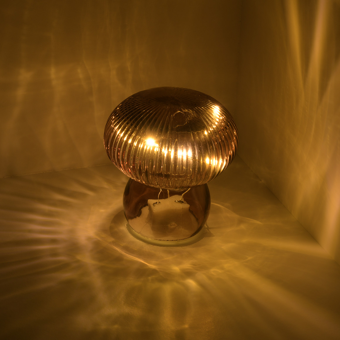 Kleine LED-Leuchte im Pilz-Design