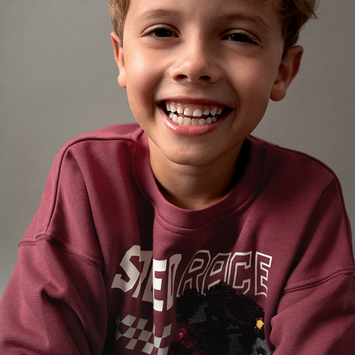 Jungen Sweatshirt mit Wendepailletten