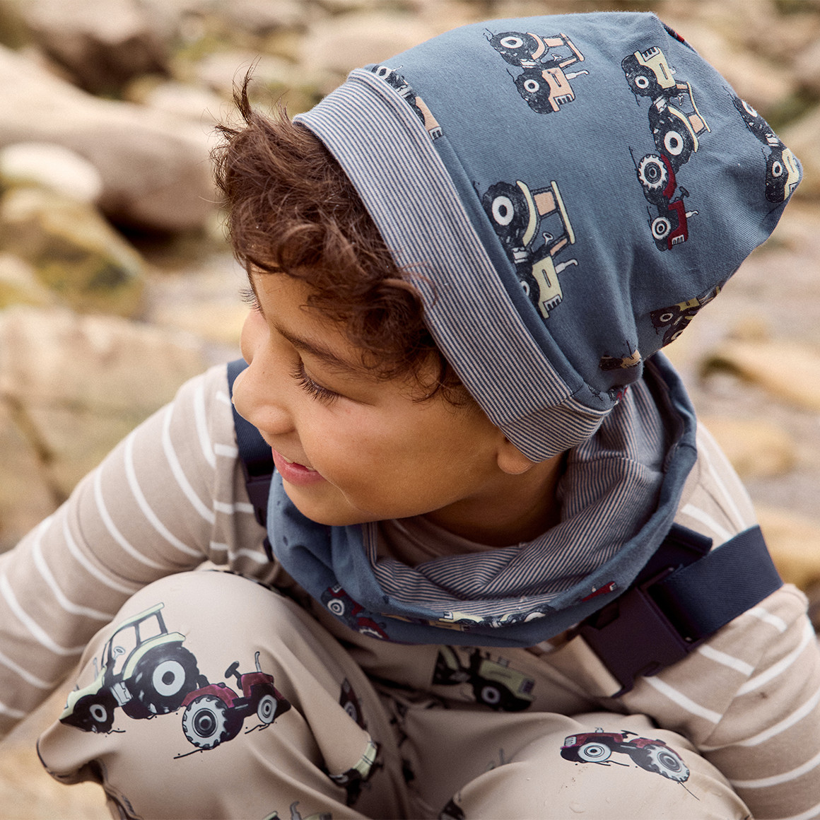 Jungen Snood mit Traktor-Allover