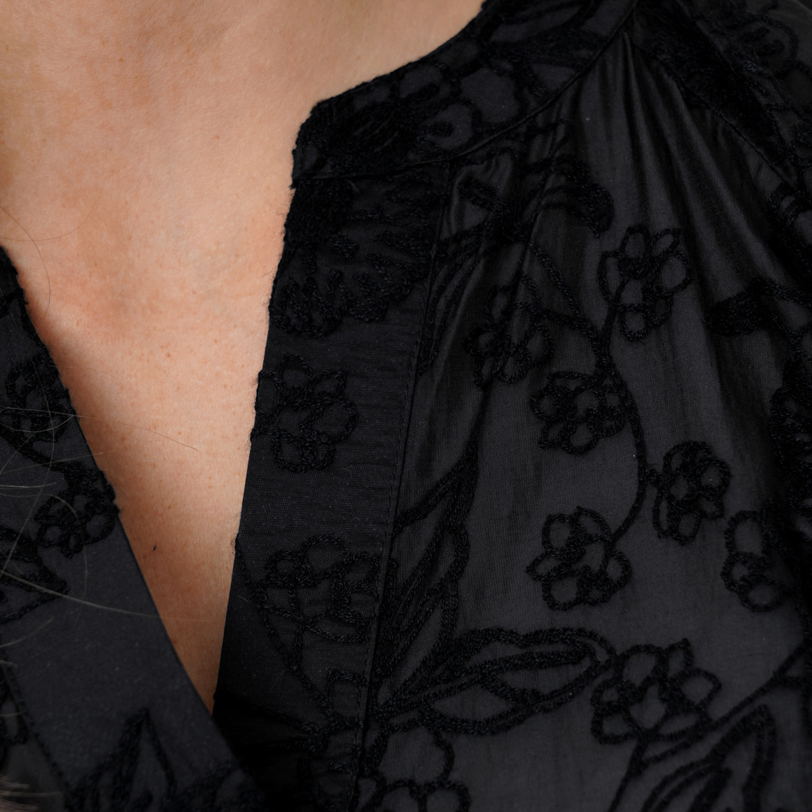 Damesblouse met borduursel